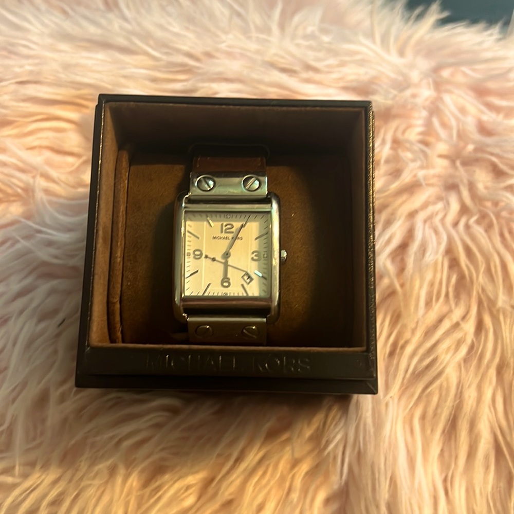 Michael Kors Watch. SILVER w/ Leather Band
